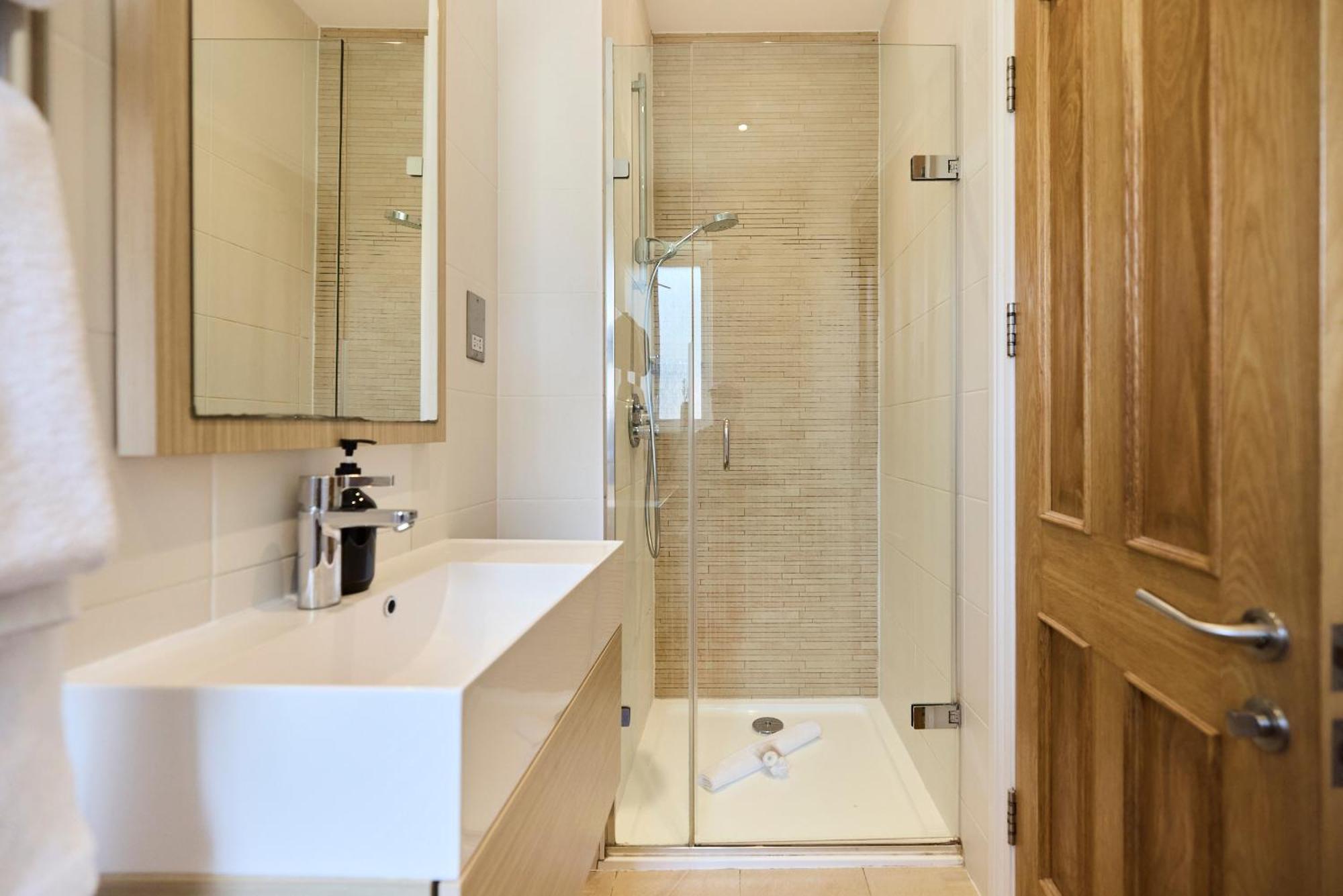 The Porchester Gardens - Modern & Bright 4bdr With Garden And Parking * Londra